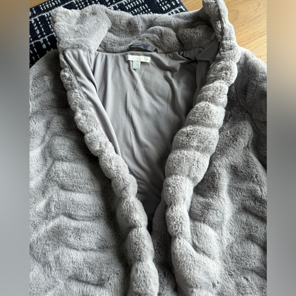 Zelle women’s furry coat size small - Picture 4 of 4